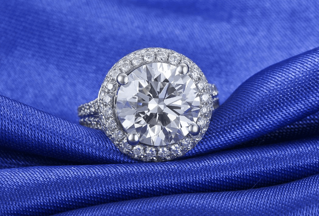 Bông tai kim cương có đắt không?